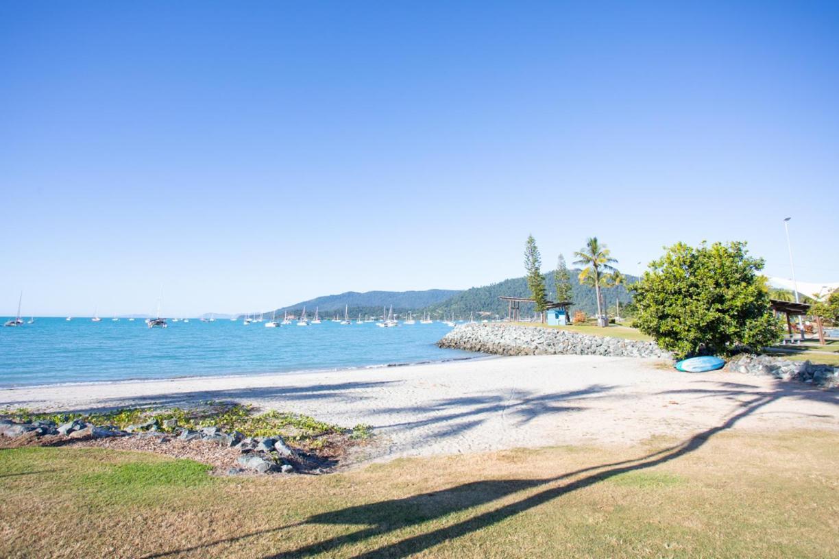 Mandalay Escape, Seclusion & Serenity With A Pool Airlie Beach Bagian luar foto