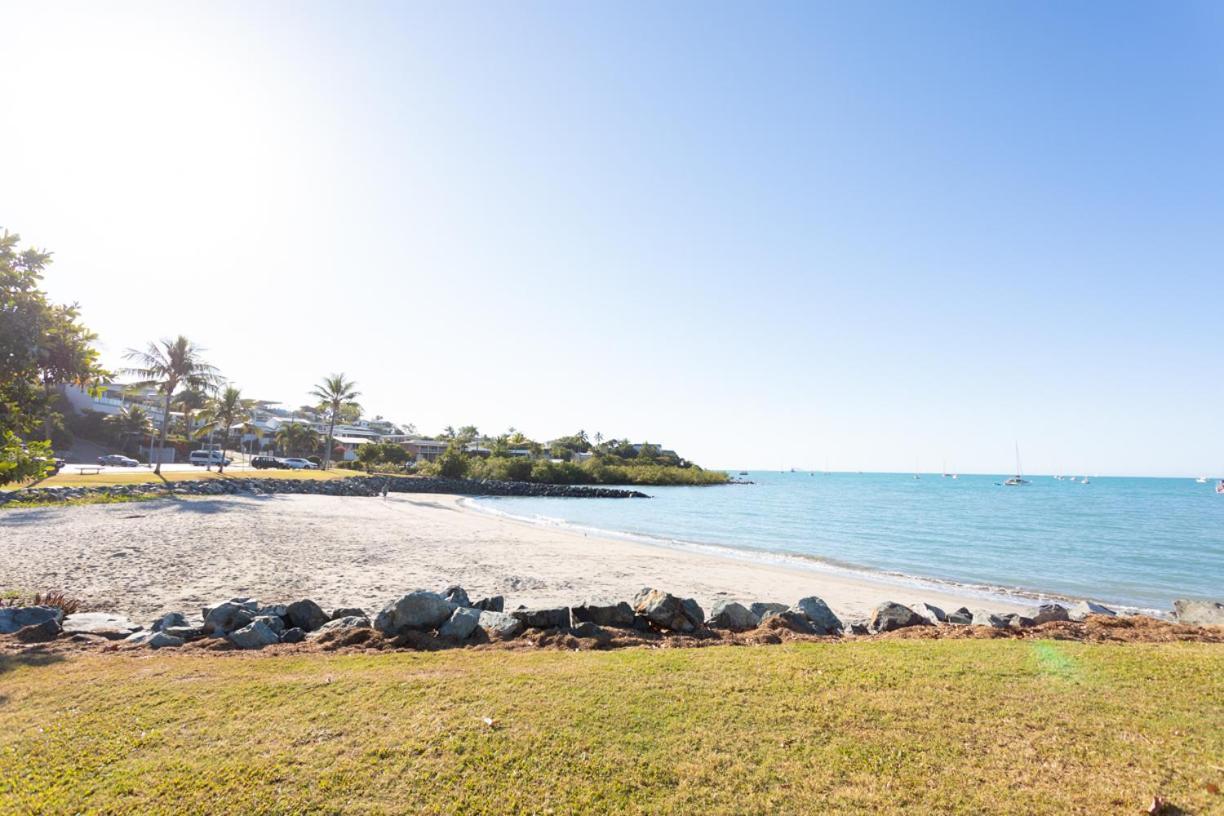 Mandalay Escape, Seclusion & Serenity With A Pool Airlie Beach Bagian luar foto