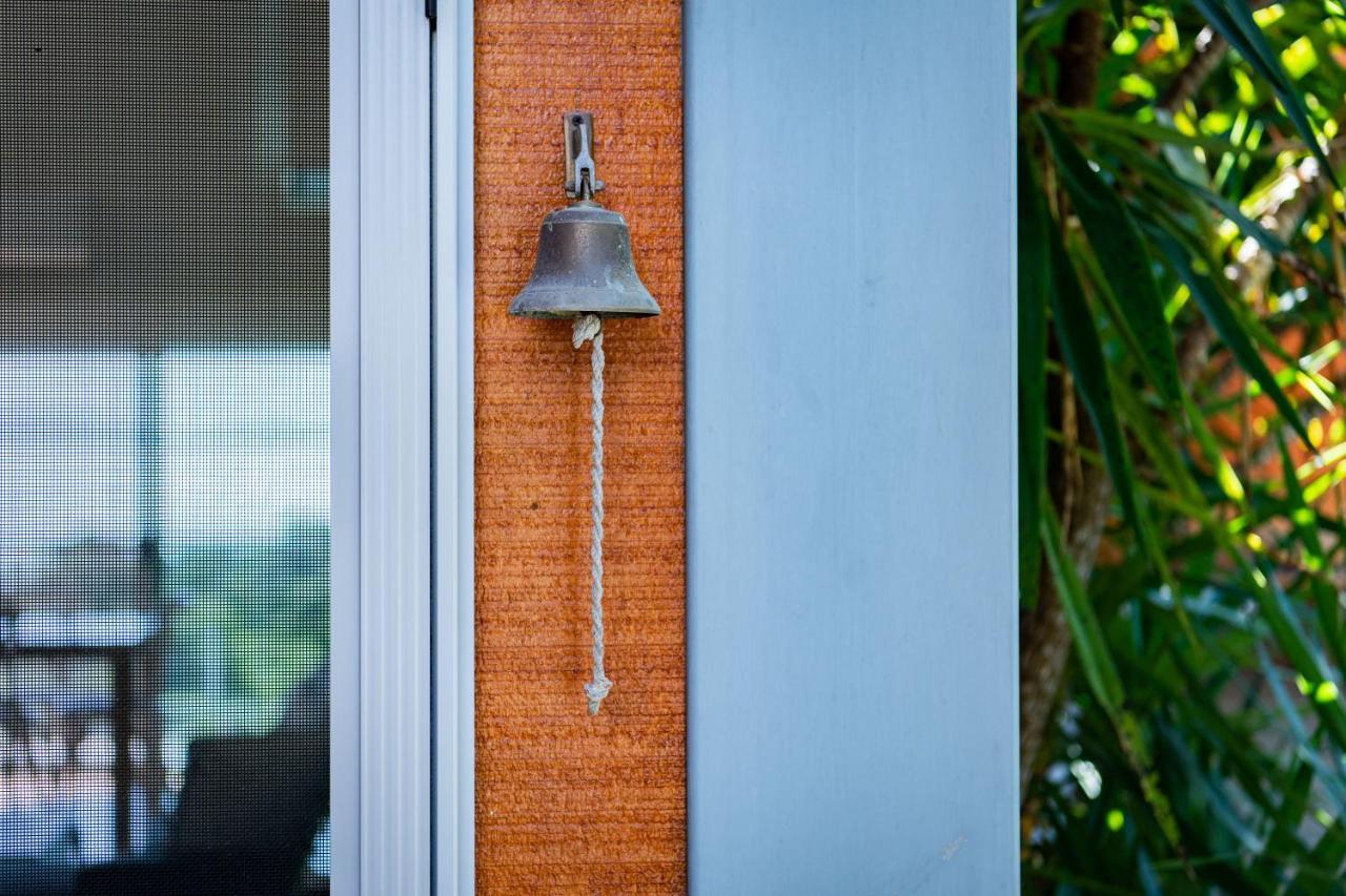 Mandalay Escape, Seclusion & Serenity With A Pool Airlie Beach Bagian luar foto