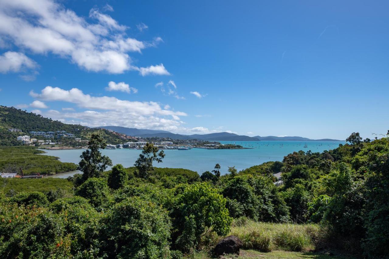 Mandalay Escape, Seclusion & Serenity With A Pool Airlie Beach Bagian luar foto