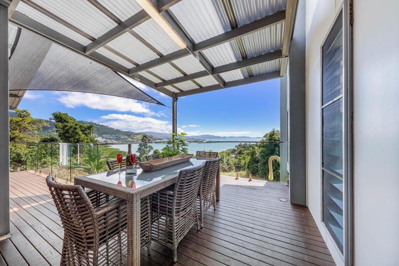 Mandalay Escape, Seclusion & Serenity With A Pool Airlie Beach Bagian luar foto