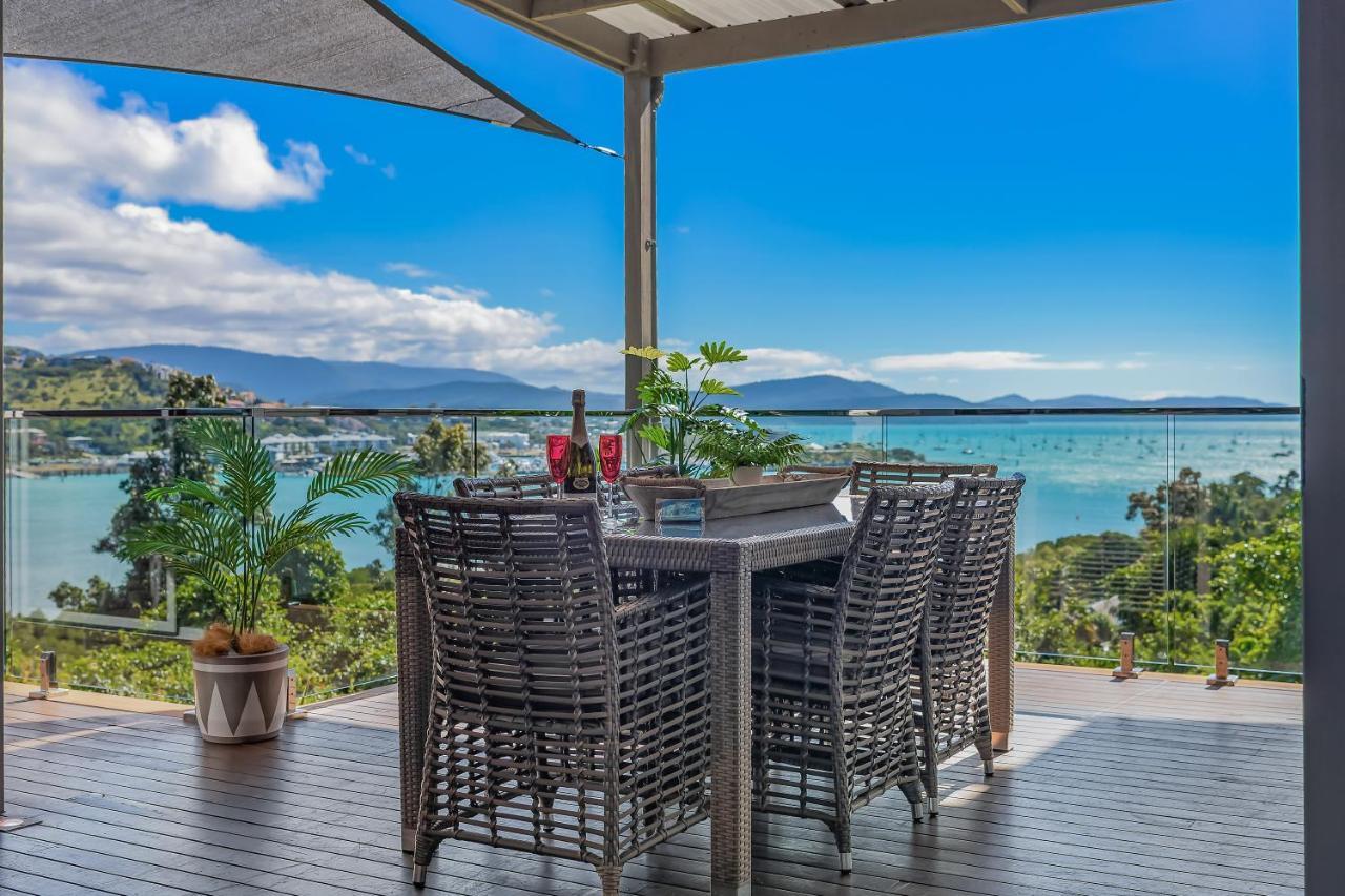 Mandalay Escape, Seclusion & Serenity With A Pool Airlie Beach Bagian luar foto