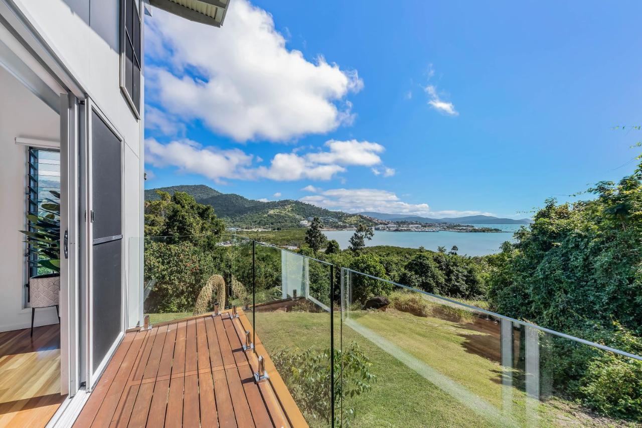 Mandalay Escape, Seclusion & Serenity With A Pool Airlie Beach Bagian luar foto