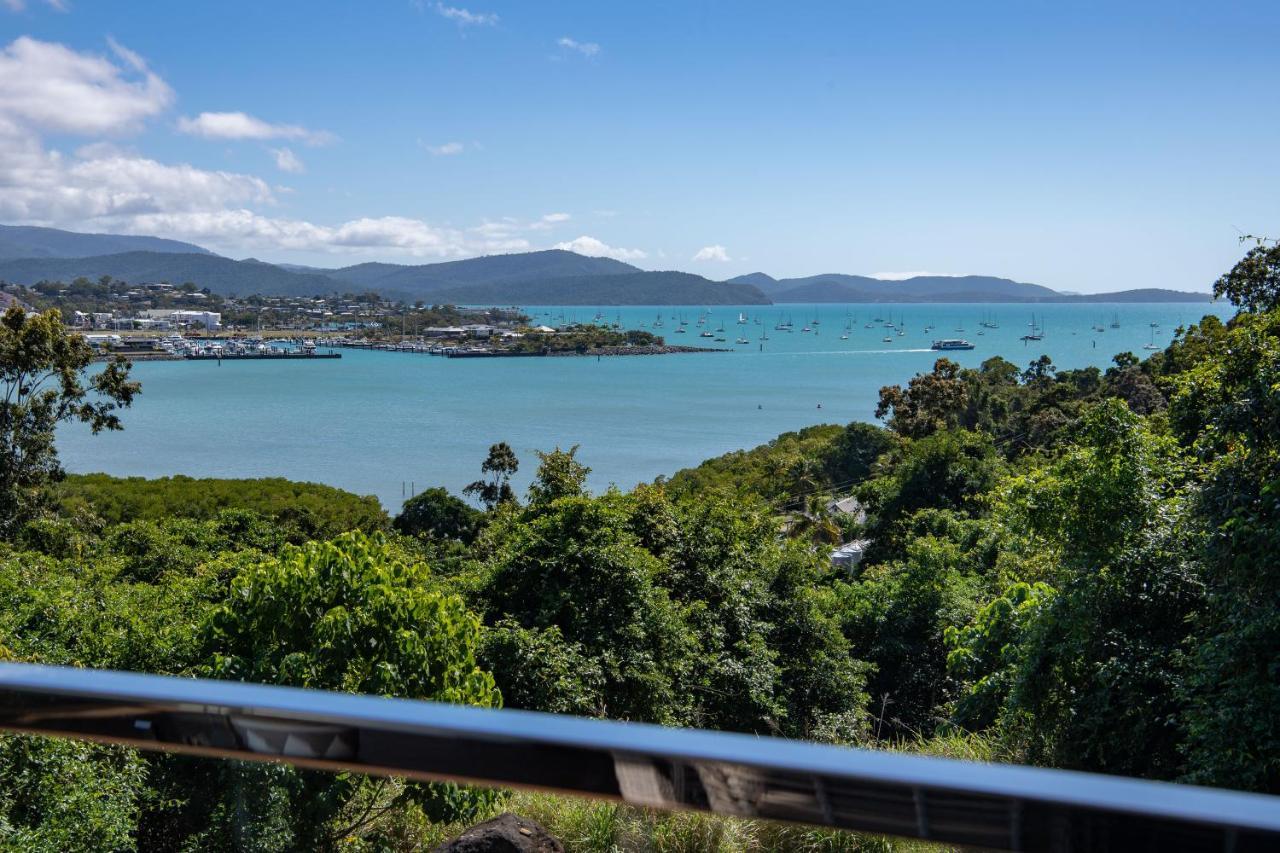 Mandalay Escape, Seclusion & Serenity With A Pool Airlie Beach Bagian luar foto