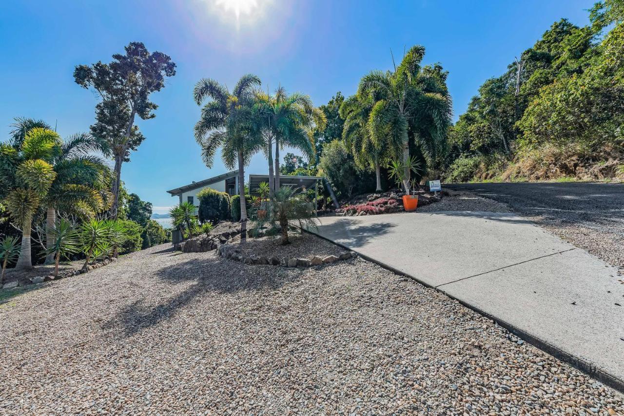 Mandalay Escape, Seclusion & Serenity With A Pool Airlie Beach Bagian luar foto