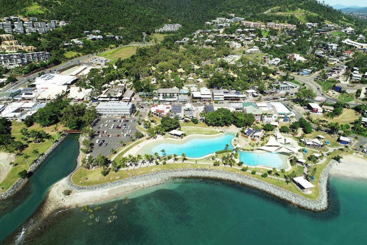 Mandalay Escape, Seclusion & Serenity With A Pool Airlie Beach Bagian luar foto