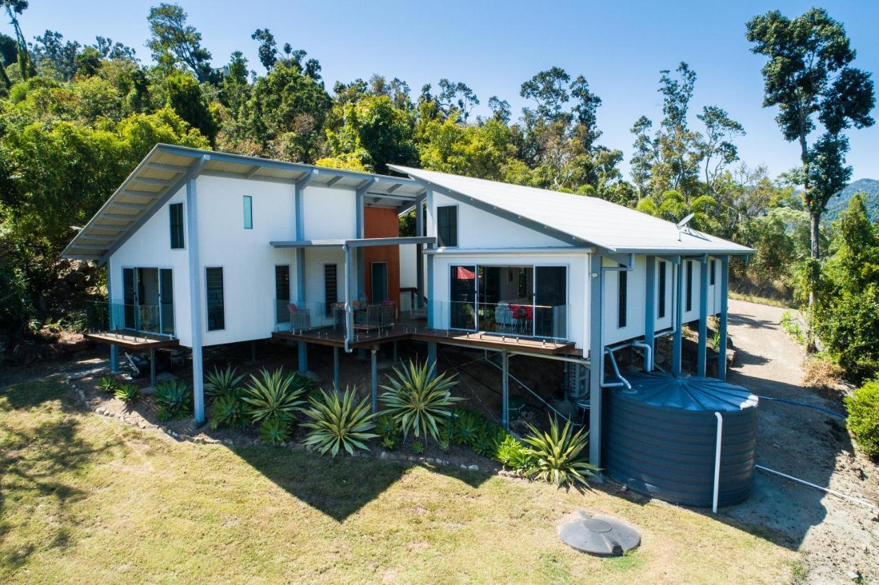 Mandalay Escape, Seclusion & Serenity With A Pool Airlie Beach Bagian luar foto