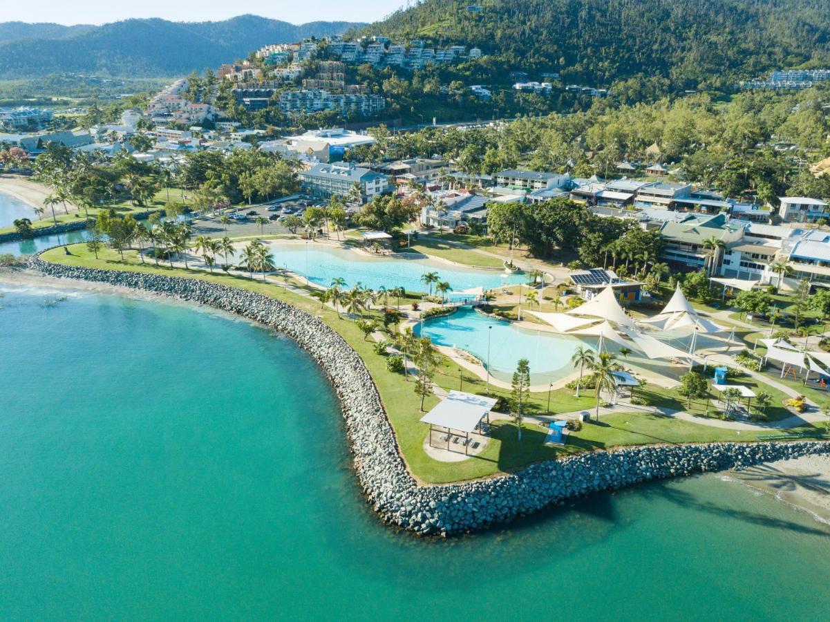 Mandalay Escape, Seclusion & Serenity With A Pool Airlie Beach Bagian luar foto