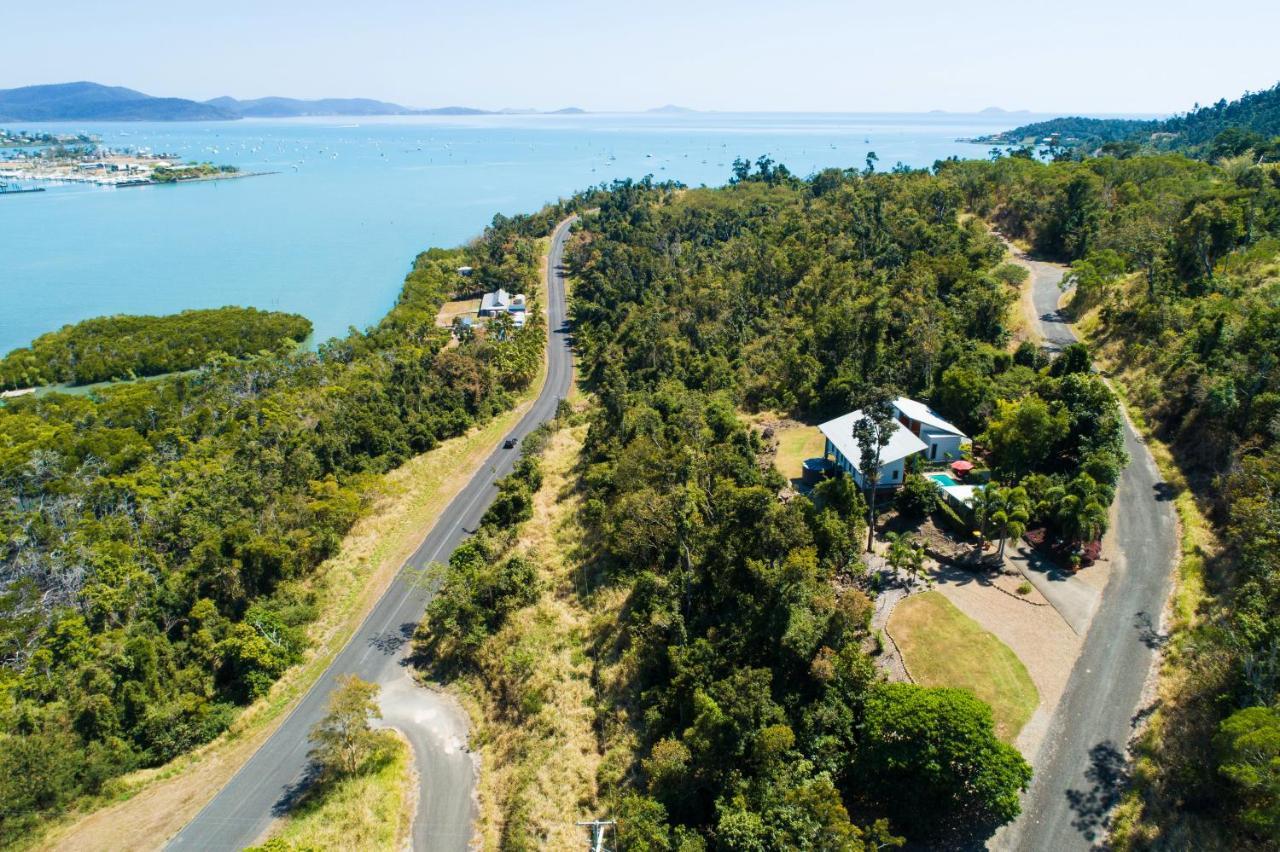 Mandalay Escape, Seclusion & Serenity With A Pool Airlie Beach Bagian luar foto